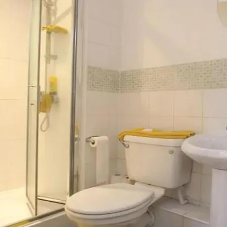 아파트 Newly Renovated Modern Home *