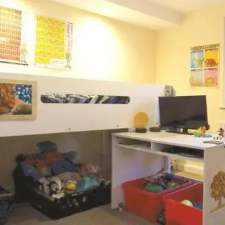 Newly Renovated Modern Home *